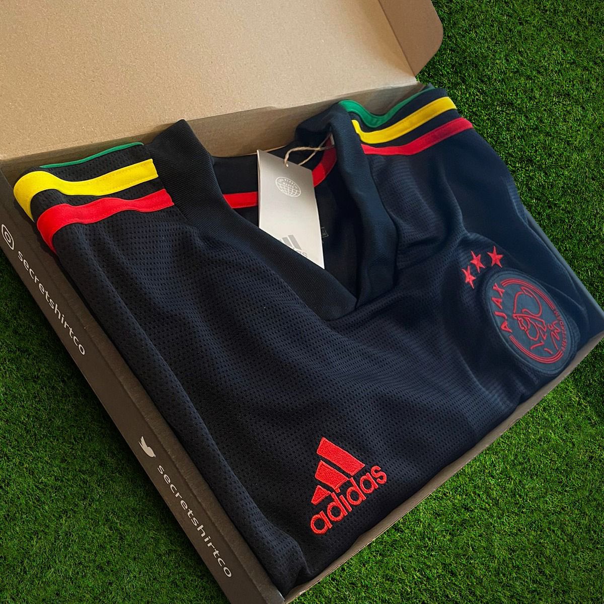 If a yellow card is shown in the Liverpool vs Man United game tonight we’ll giveaway a SecretShirt.co box 📦

To enter 👇

🔄 Retweet this tweet
🤝 Follow us

Good luck!