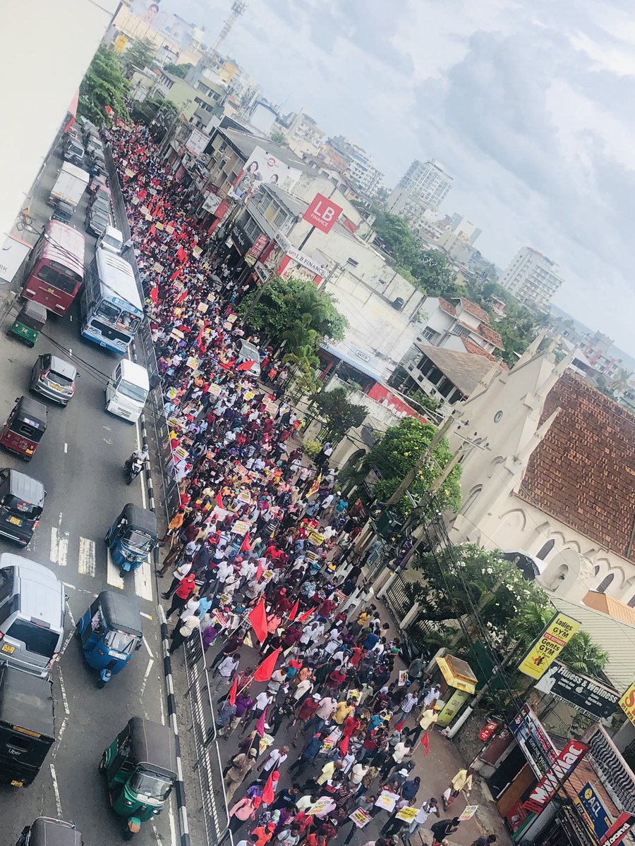 JBRBALA's tweet photo. #NPP protest March passing Dehiwala #GoHomeGota https://t.co/5DLgrWWW01