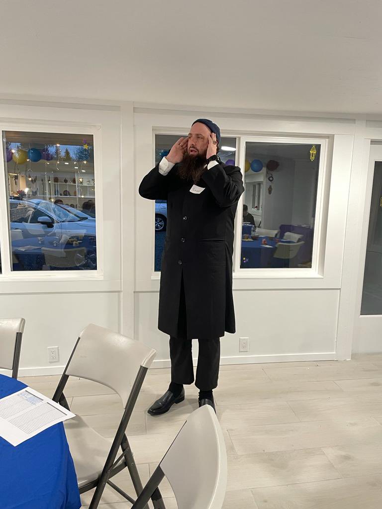 PacificaFdn's tweet photo. #PacificaFoundationSeattle is happy to host Sheikh Yahya Suufi and his community from #MAYF for #iftar. Beautiful conversations and great company were complemented by delicious food. We wish our brothers and sisters at #MAYF a blessed #Ramadan! https://t.co/IgxKQ5CKa5