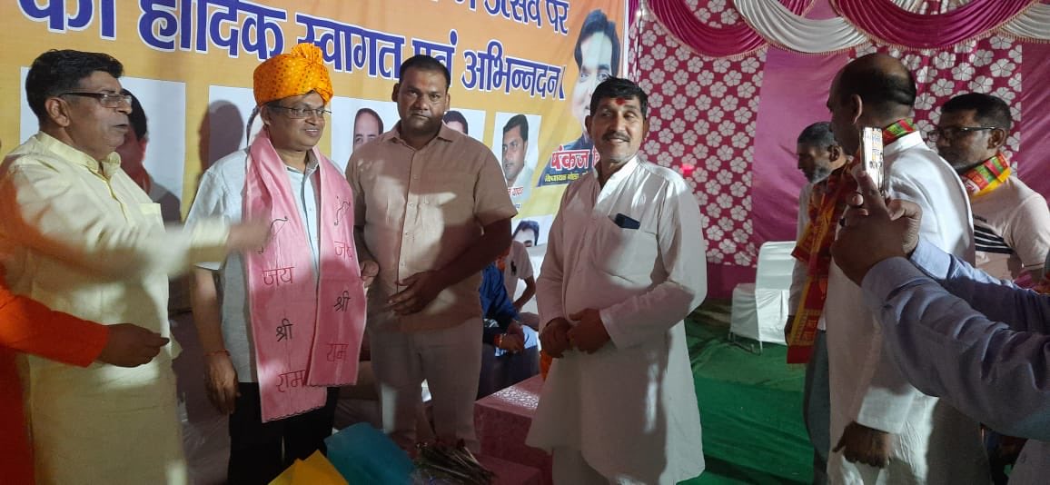gopalkagarwal's tweet photo. #Noida #HanumanJayanti program at #Mamura mandal https://t.co/u6mrqV9Re6