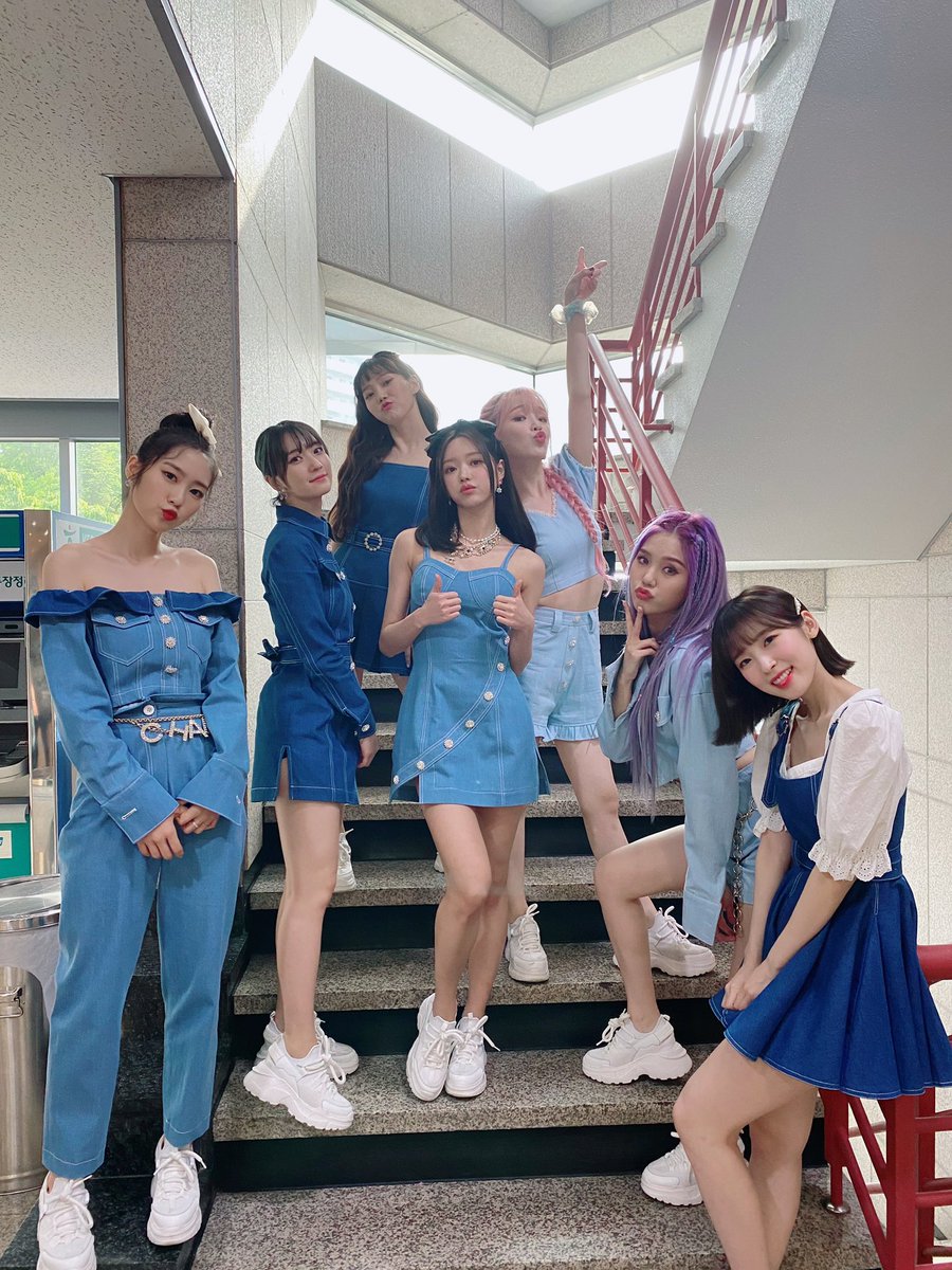 8_OHMYGIRL's tweet photo. 일곱 빛깔 무지개색으로 돌아보는 7명의 7년🌈

💙Today color is? BLUE!
💙Today hash tag is? #청량은_오마이걸_전공이지

시원하고 청량한 BLUE 컬러와 함께했던 오마이걸의 순간을 공유해 주세요!🌊

#오마이걸 #OHMYGIRL #OMG https://t.co/vgbaPLoGfU