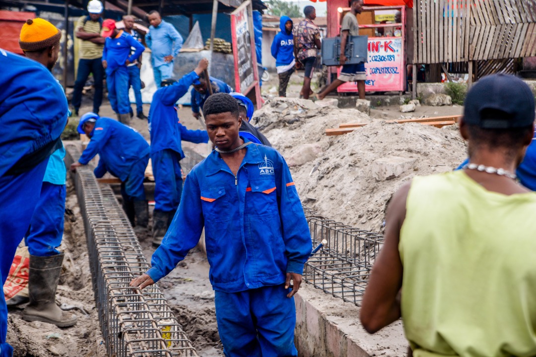 ABCsarl_rdc's tweet photo. #RDC Nous sommes actuellement à pied d'œuvre pour réhabiliter l'avenue Malandi dans la commune de Matete à #Kinshasa https://t.co/KWhxIF7Zdn