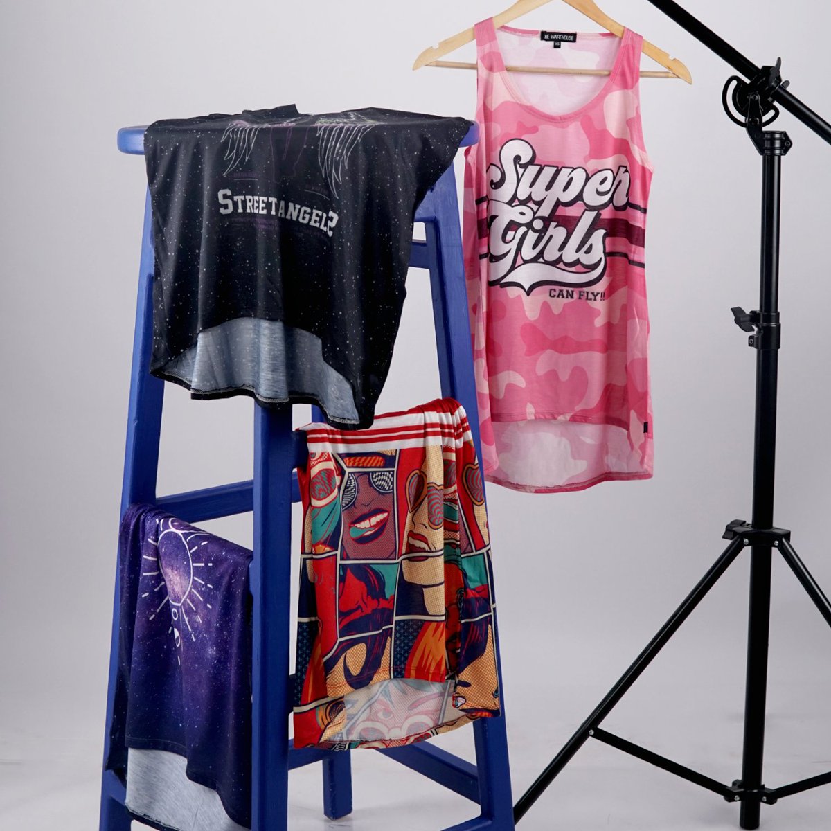 thewarehousepk's tweet photo. Springing into this season with a colorful vibe 🤩
Shop Now At: https://t.co/mbr60pLY4h

#TheWarehouse #allovert #whitetshirt #printedtshirt #casualwear  #style #mensfashion #streetwear #onlineshopping #onlineshoppingpakistan #Pakistan #tanktops #redshirt https://t.co/IVlknat60e