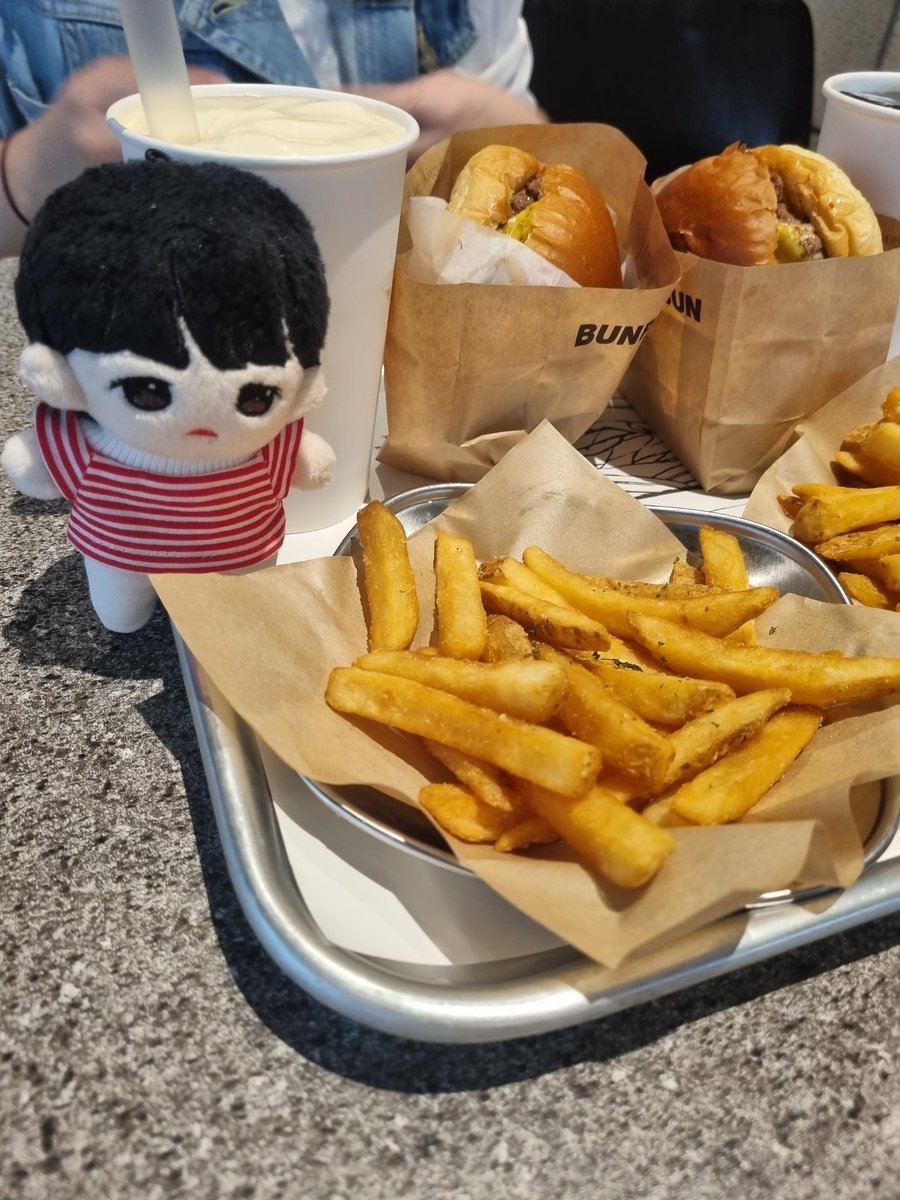 20dolls's tweet photo. #단벌신사
밀쉐는 내꺼야!!! https://t.co/BRh1io4IxO