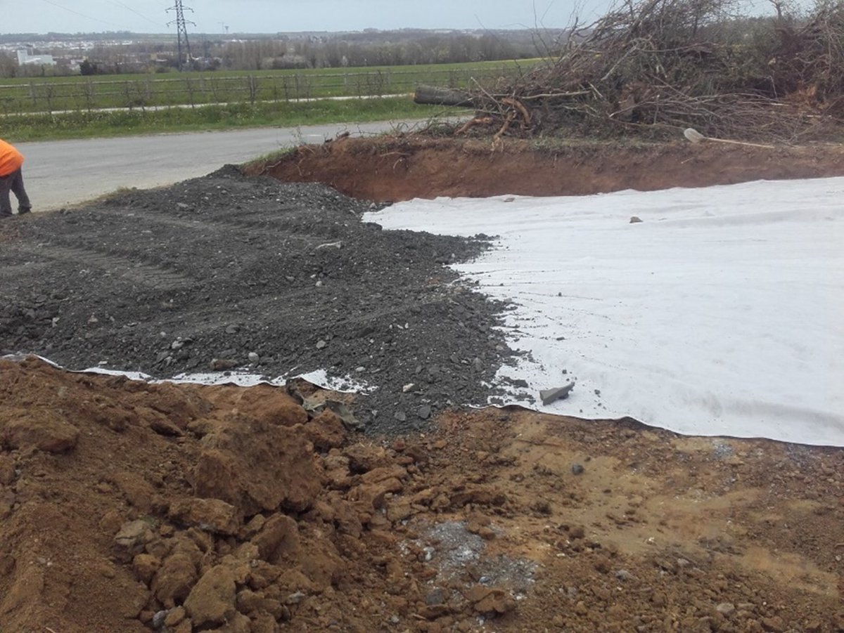 📣Et de 3 !
Au poste de #Ranville, les travaux ont commencé sur le troisième #OTS (Onshore Telecom Shelter) dans le cadre de l'#EolienEnMer !

#Courseullessurmer #Omexom #EDFRenouvelables