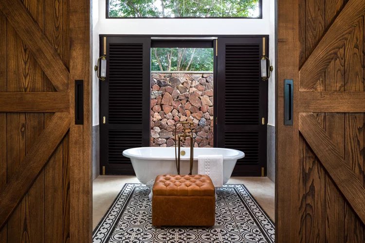 hadestays's tweet photo. Mbano Manor Hotel
π: Zimbabwe
Rates from $205 ppn
Nestled in an ancient teak forest, Mbano Manor Hotel offers a unique views of the majestic Victoria Falls.
#Travel #Zimbabwe #HadeLux https://t.co/Agvkzi9bwT