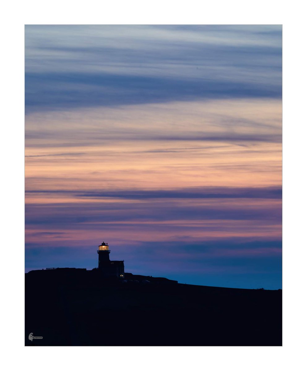 cgfphotography's tweet photo. Seven Sisters Cliffs in East Sussex. Beachy Head Lighthouse and the Belle Tout Lighthouse at sunset.

#sevensisterscliffs #beachhead #beachyheadlighthouse #belletoutlighthouse #eastsussexcoast #coastline https://t.co/TKA7aCdBBb