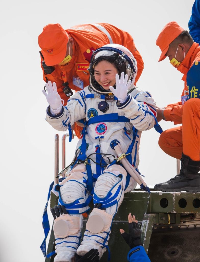 faxianshandong's tweet photo. Astronaut #WangYaping, who completed her six-month space station mission, has returned to Earth. Wang was born in #Zhanggezhuang Town, #Fushan District, #Yantai City, #Shandong Province, a famous production base of large cherries🍒.  (📸: Xinhua News Agency and Fushan District) https://t.co/ZQnrvsCOFz