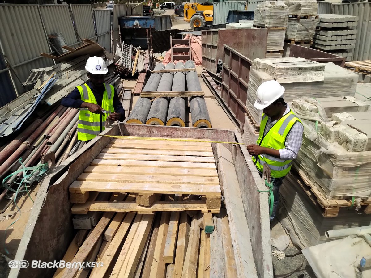 UnitedTeamUAE's tweet photo. Material bucket inspection

#constructionsite #uae #constructionlife #constructionmaison #construction #constructioncompany #expo2020 #constructionsuae #constructionsites #constructions #towercraneservice #towercranespics #liftingequipmentstore #liftingequipmentsales #TowerCranes https://t.co/E1oCkV2ChD