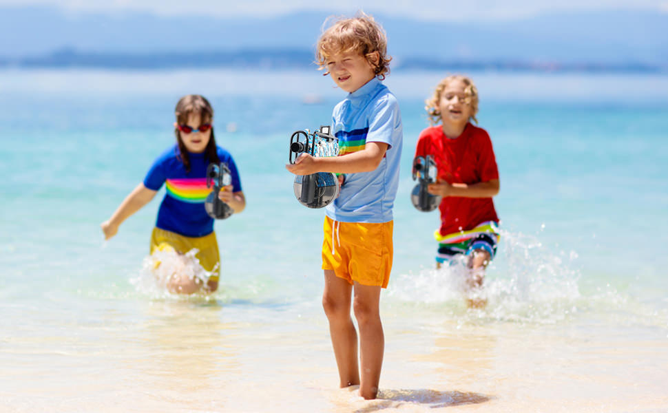 ferventoys's tweet photo. Your child definitely wants a gun！！！😆😆😆
#giftforkids #waterbel #waterorbez #gelblaster #thebestgift #beachgame https://t.co/8uqOfWS8t6