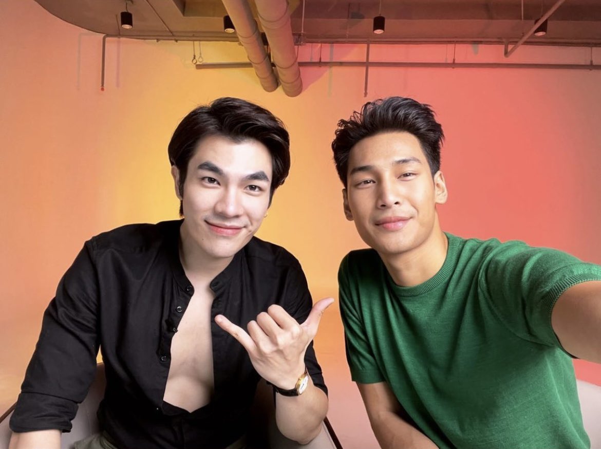 ApoNattawinofc's tweet photo. ติดตามสัมภาษณ์ของ มายและอาโป กับ TheStandardPOP เร็วๆ นี้นร้าาา

@Nnattawin1 
#Nnattawin #apocolleagues 
#KinnPorscheTheseries 
#MileApo #มายอาโป 
Story @milephakphum https://t.co/crDdXkC45K