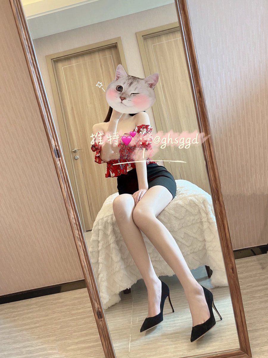 ghsggd1's tweet photo. 男性友人来家里做客，这样穿不失礼貌💄 https://t.co/ccKM6pcT6k