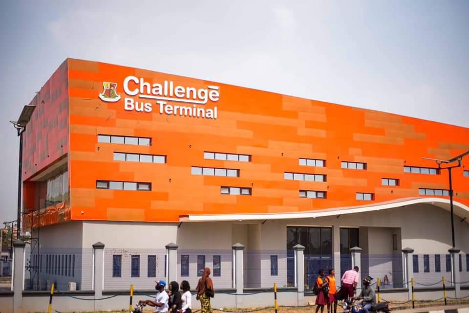 FrancisAdeboye's tweet photo. Just saw photos of 2 of the nearly completed 4 bus terminals Seyi Makinde constructed, WOW!
He has also acquired a fleet of mass transit buses.

This will modernize road transport system in Oyo State, ease traffic congestion, generate income for govt &amp; create jobs for residents. https://t.co/rA7a90Ommi