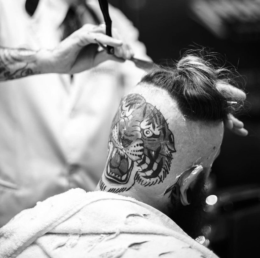 Tattoo Tuesday

A classic wet shave. Smooth as silk. Not just for chins.

@SidSottungBarbershop. Only the best.

💈

#wetshave #headtattoo #sidsottung #tonsorialartist #gentlemansgrooming