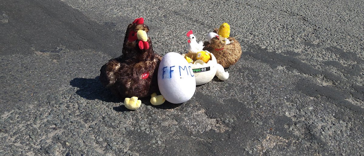 FFMC62's tweet image. Ce weekend de Pâques avait lieu l opération nids de poules de la ffmc 62 et de la ffmc 59.