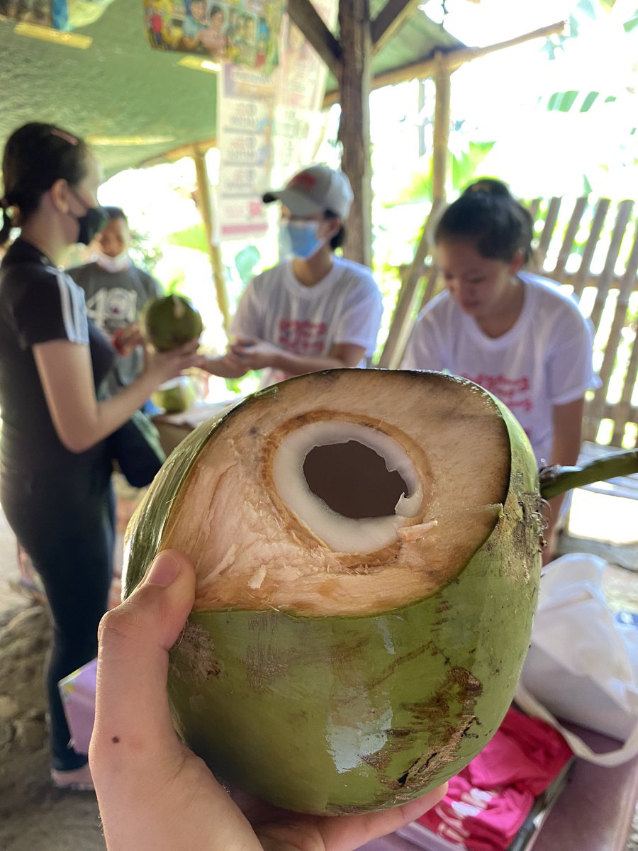tinnnteneneeen's tweet photo. Karenderia with a view and fresh buko 🍃☀️

#HouseToHouseCampaign 
#TaoSaTaoParaKayLeniKiko https://t.co/qioYp37u2w