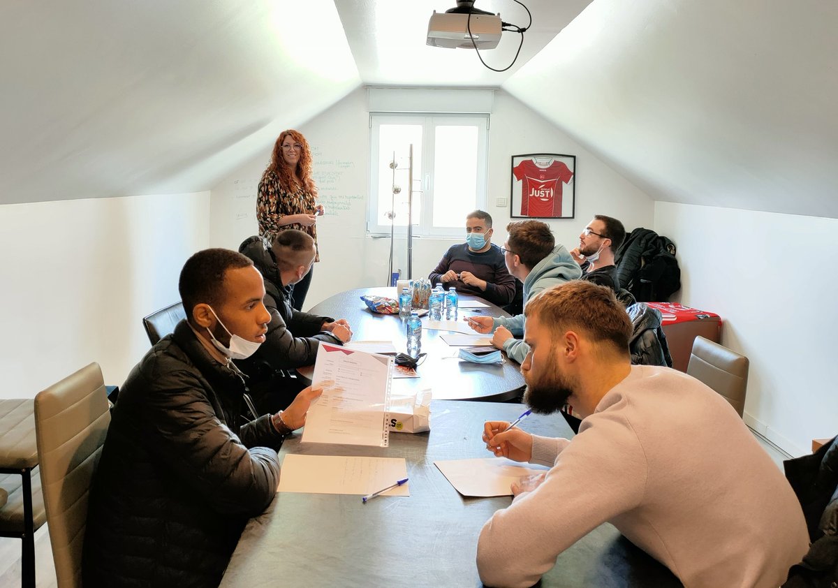 Neuvi1Alexandra's tweet photo. Apprenons à nous connaître et travaillons sur nos compétences 🎯#PasseDecisivePôleemploi 
Merci @VAFC pour votre accueil
L'action continue 👍 https://t.co/FXUhyppQ3u