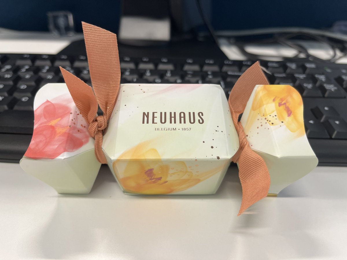 MiriamDAmbrosio's tweet photo. How to start in the best way possible a new working week. Thank you @medtecheurope !
.
#bestworkingplace #HappyEaster #neuhaus #eastereggs https://t.co/wCvsyIho1G