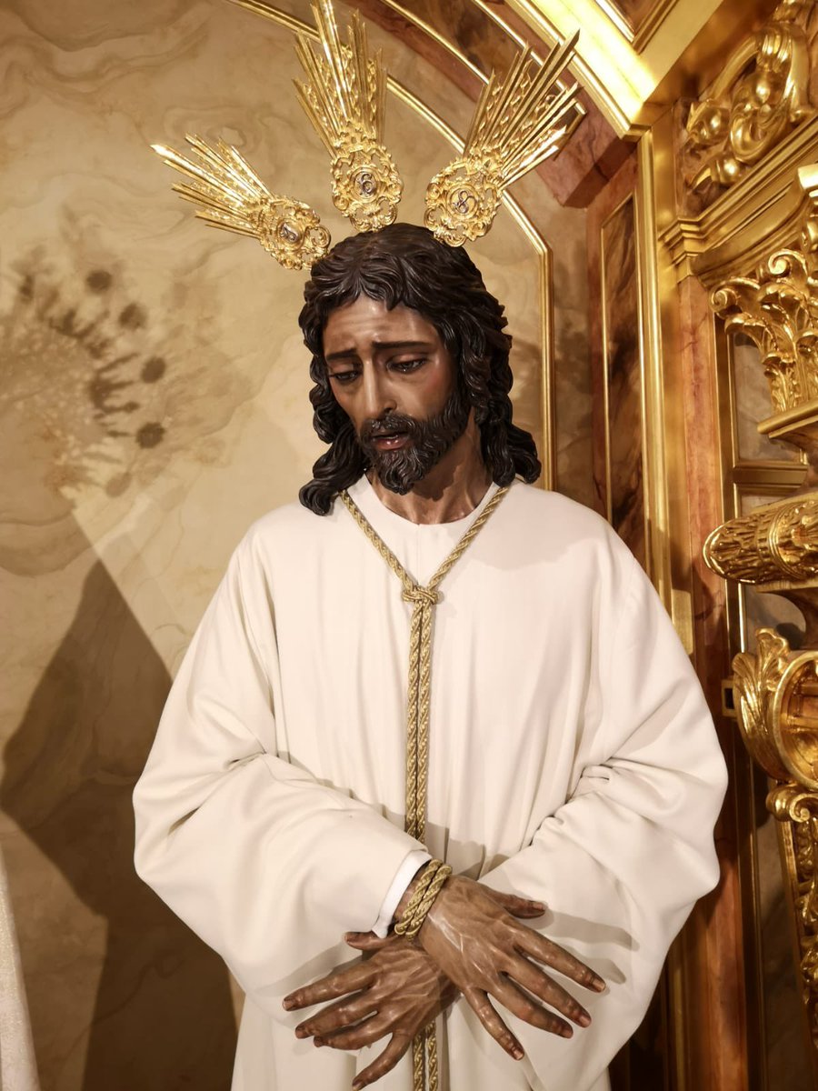 HdadDulceNombre's tweet photo. Nuestros sagrados titulares ya se encuentran ataviados para el tiempo pascual. 
#CofradiasMLG https://t.co/0TIWDsU2w6