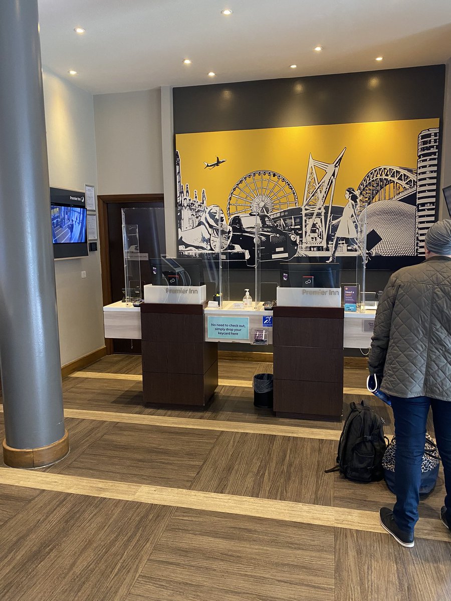 GentleMedia1's tweet photo. 15 mins no one in reception . Where are you ? https://t.co/29Qu4CfR4b
