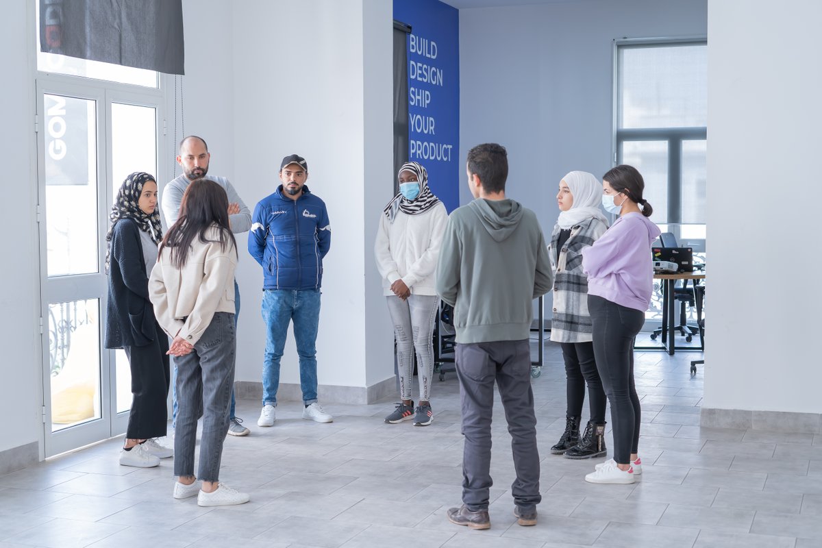gomycode's tweet image. These pictures were taken during the first meeting of your FULL-STACK new session in our downtown hackerspace! 
Notice how friendly and comfortable everybody is! 
Other than high-quality education, we seek to create deep human bonds with our students to make them at ease 🙌🚀