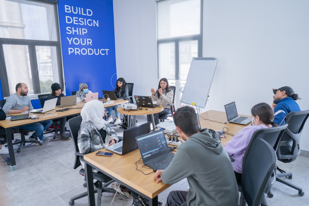 gomycode's tweet image. These pictures were taken during the first meeting of your FULL-STACK new session in our downtown hackerspace! 
Notice how friendly and comfortable everybody is! 
Other than high-quality education, we seek to create deep human bonds with our students to make them at ease 🙌🚀