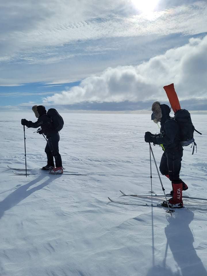 The lads have made much better progress the last couple of days, despite -35 temperatures &amp; frozen hands, the tunes are back in in the tent and morale is high. Check out latest blog here - expeditionfive.co.uk/were-not-foldi…

#BremontExpedition5 #madexploreres
