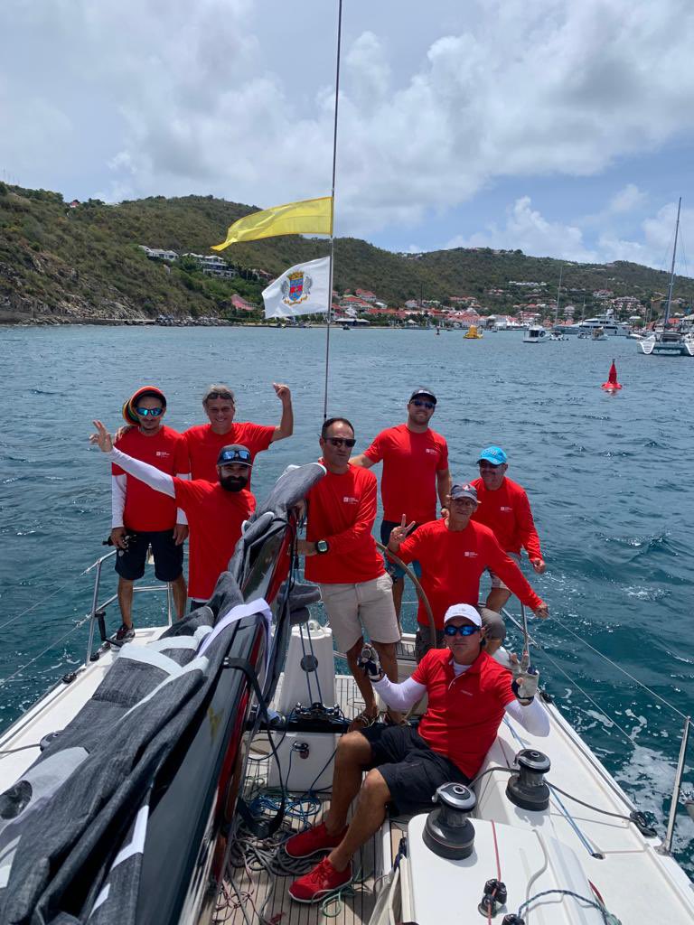 #Sport ⛵ | Le Maëlia et son équipage prêts à prendre le départ <a href="/LVDSBtwit/">Lesvoilesdestbarthrichardmille</a> 🏁 Go la #TeamCEPAC 🔥