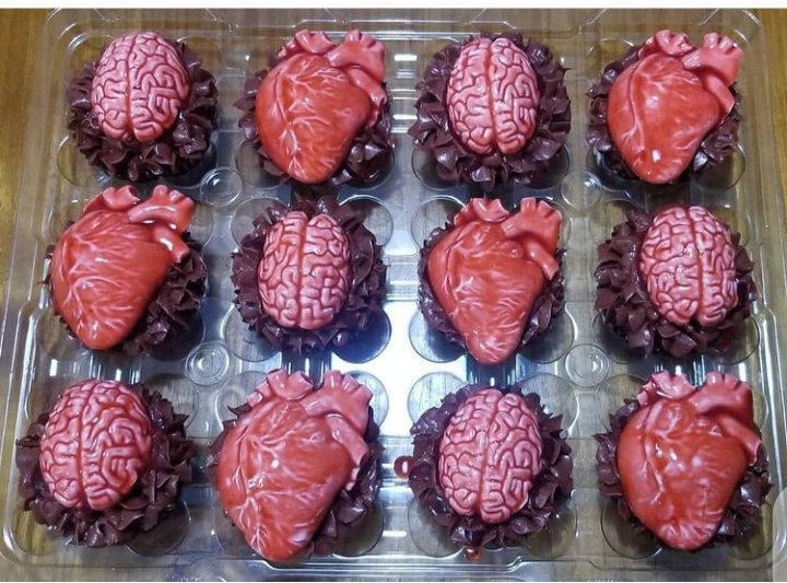Ayesha623's tweet photo. #Brain &amp; Heart pastries,
Some people really needs to eat this brain pastery🧠😜 https://t.co/279Eyxqblx