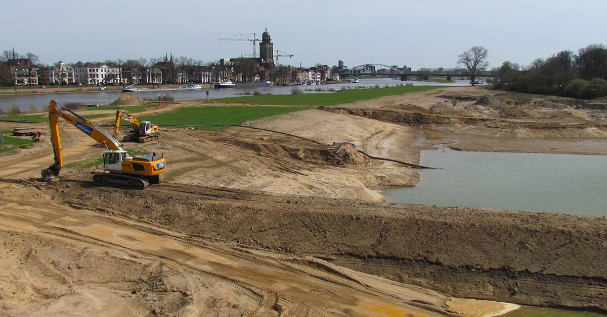 Wat laten data over onteigening van grond ons zien? Meestal verwerft de overheid grond in goed overleg met de eigenaar. Het aantal onteigeningen nam af, terwijl de onteigenende oppervlakte per jaar stabiel bleef. Dit blijkt uit onderzoek naar onteigening: kadaster.nl/-/hoeveel-word…