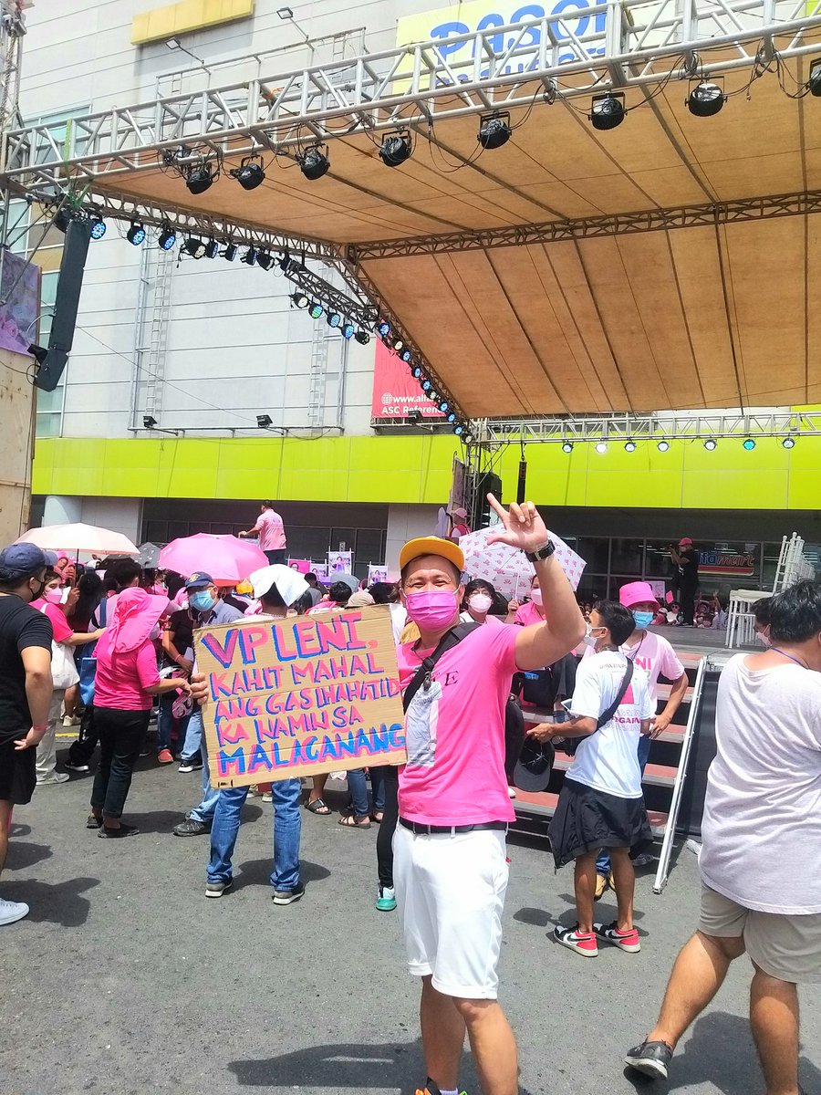 itsmejonathan21's tweet photo. Kakampink🌸🌷
#OlongaPINK 
#LetLeniLead 
#KulayRosasAngBukas 
#MgaGwapoForLeni 
#liwanagsadilim https://t.co/mHpgDlmpdO