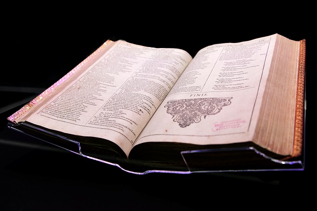 DianeParkes1's tweet photo. #Birmingham Shakespeare First Folio goes on tour starting in #SuttonColdfield this Saturday! https://t.co/082W4MQ4zT @E2EShakespeare @FOLIOsutcol @LibraryofBham @unibirmingham @SuttonLibrary @sutcoldfieldbid @MySutton_ @Mayor_RoyalSC @BreakthruSuttCo https://t.co/PVSLBQdzfw