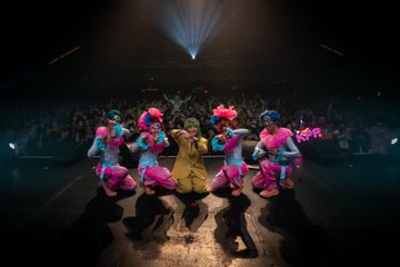 きゃりーぱみゅぱみゅの単独ライブに アリアナ グランデの親友が参加 フロントロウ 海外セレブ 海外カルチャー情報を発信