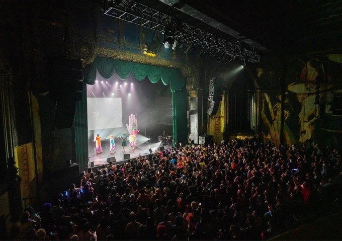 きゃりーぱみゅぱみゅの単独ライブに アリアナ グランデの親友が参加 フロントロウ 海外セレブ 海外カルチャー情報を発信