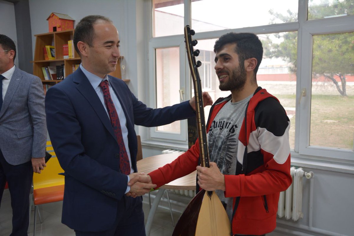 GSBRmzKonus_GM's tweet photo. Gençlik ve Spor Bakanlığı Uluslararası Organizasyonlar ve Dış İlişkiler Genel Müdür Yardımcımız Sn. İnanç ÖZÇAKMAK Gençlik Merkezlerimizi  ziyaret etti. Genel Müdür Yardımcımız gençlerimiz ile sohbet ederek atölye ve kulüp çalışmalarımızı yerinde inceledi. #GSBGM https://t.co/pf1uygNvFB