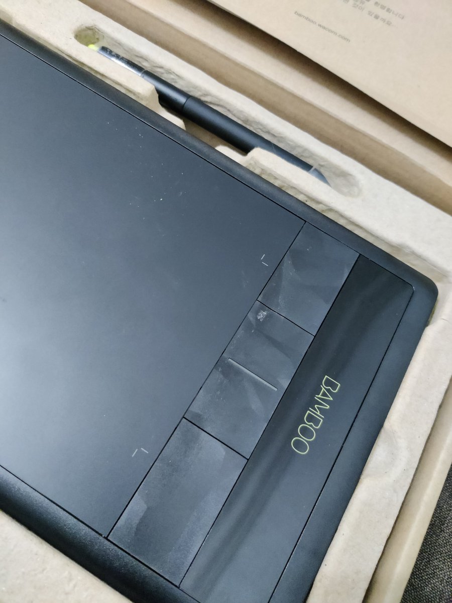 Terima kasih <a href="/rudyramly/">‏ً؜</a> kasi pinjam. Selama ni aku lukis pakai mouse je, harap lepas tukar SSD dapat utilize benda ni.