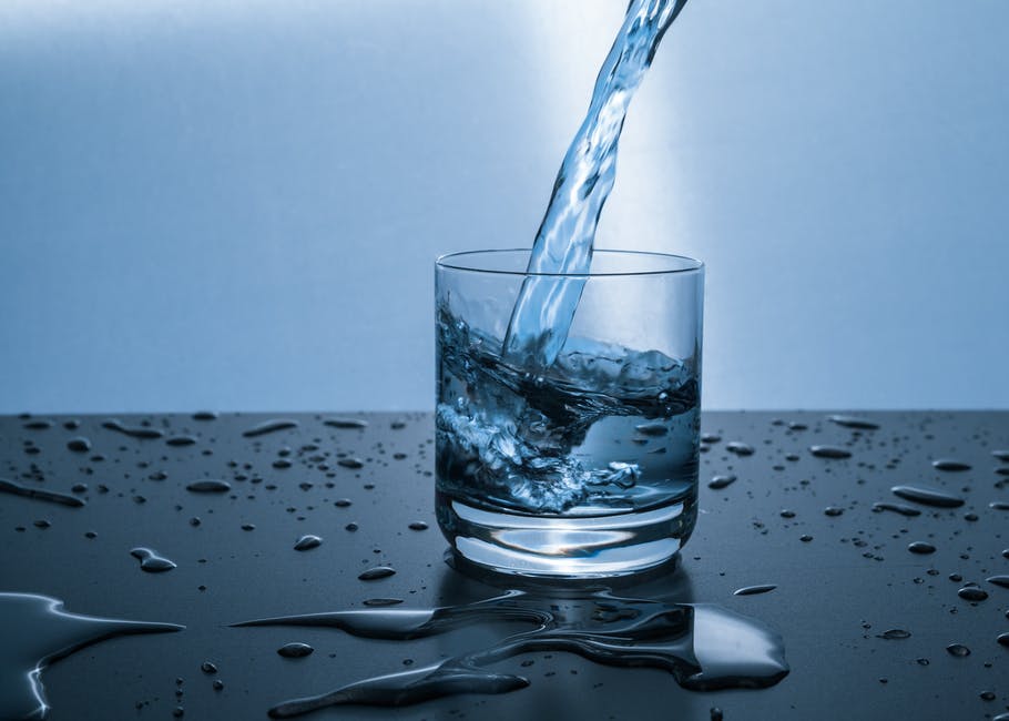 ... #StressAwarenessMonth 19/30

Humans are two-thirds water, so drink plenty to keep fluids at the right level, allowing your millions of cells to do their thing at optimum capacity. Most people underestimate their fluid intake, so aim to drink about two litres of water each day https://t.co/3DAs0cBq6f