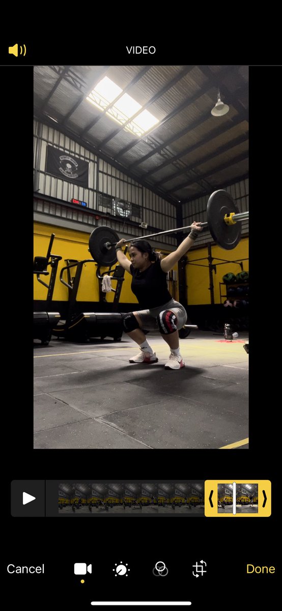 heyyyyyyyzel's tweet photo. I suck at hang snatch lowest PR 55lbs dimunyu ka hidilyn diaz 214lbs personal best naka snatch daya daya u namarn HAHAHAHAHAHAHAHAHA deserve talaga yung gold medal sobrang lakas https://t.co/iOf4VDYSU9