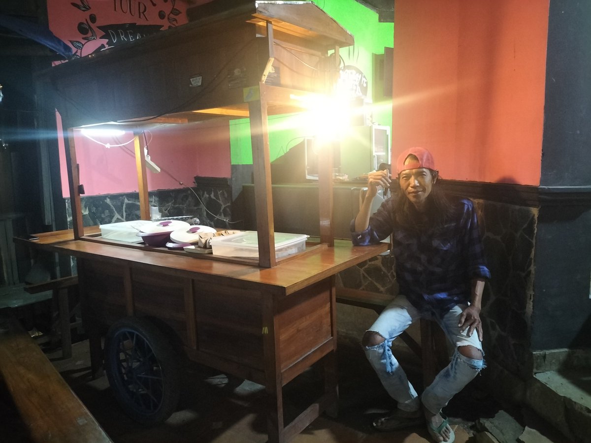 Assalamualaikum orang baik ..Pada beli dong angkringan sayah.
Biar bisa beli beras utk makan sekeluarga ..
Sedih sayah tiap malem yg beli 2 -3 orang kadang sama sekali ga ada yg beli ..
Sedih gak ..Iya sedih dah ..Nyeka Aer mata dah aink 
Kuy mampir ngapah di jl Damai PLN Gandul