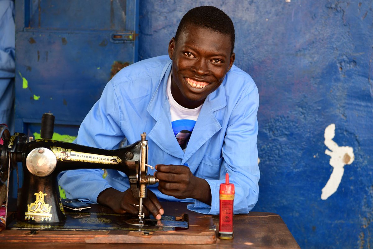 UNICEF Tchad (@unicefchad) on Twitter photo Dans le cadre d’un projet financé par <a href="/UNPeacebuilding/">United Nations Peacebuilding</a>, des jeunes vulnérables de Moundou, Bol et N’Djaména ont bénéficié de formations professionnelles🧵👩🏽🏭
Ces jeunes peuvent désormais se prendre en charge et développer leurs communautés 👏🏽
#PourChaqueJeune, un avenir 💙 Dans le cadre d’un projet financé par <a href="/UNPeacebuilding/">United Nations Peacebuilding</a>, des jeunes vulnérables de Moundou, Bol et N’Djaména ont bénéficié de formations professionnelles🧵👩🏽🏭
Ces jeunes peuvent désormais se prendre en charge et développer leurs communautés 👏🏽
#PourChaqueJeune, un avenir 💙