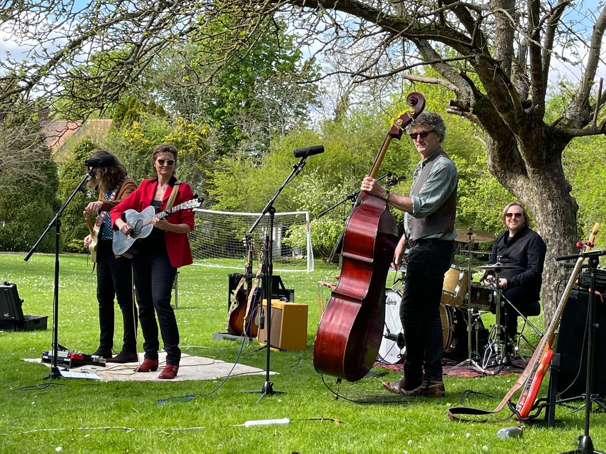 AnnieKeatingNYC's tweet image. An absolute joy playing the @UTATSessions #UnderTheAppleTree yesterday in the sunshine with @WhisperingBob. 
Lucky lady am I to have such fun with the band @joecoombsguitar @scottwarmanbass @Jamienarco last your stops TONIGHT @ the Prince Albert #Brighton #UK #live #music 🔥