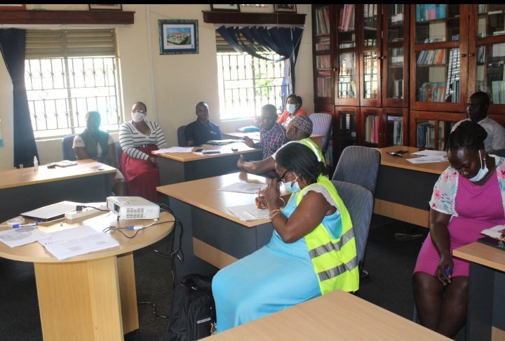 maisomicheal's tweet photo. The household water treatment and safe storage training is aimed at introducing all participants in the WASH sector with types of water sources, contaminants ,diseases and show them the correct use of treatment technologies. #WASHTRAINING @uwasnet @cawst @MusaaziYunia https://t.co/eiuEgDgiyB