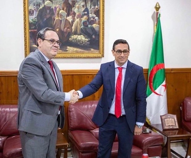 LaboMerinal's tweet photo. L'université Alger 1 et Merinal ont signé lundi 18 avril, un accord cadre visant le renforcement de la coopération, de la formation et de l'orientation professionnelle dans le domaine de l'industrie pharmaceutique. #Algérie https://t.co/WjjRoU78w3