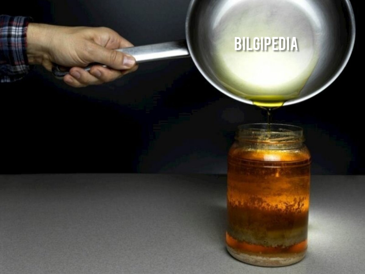 Lavaboya dökülmüş 1 litre kullanılmış yağ, 1 milyon litre içme suyunu yani 15 kişinin bir yıllık içme suyunu içilmez hale getiriyor. Farkındalık icin lütfen paylaşalım.