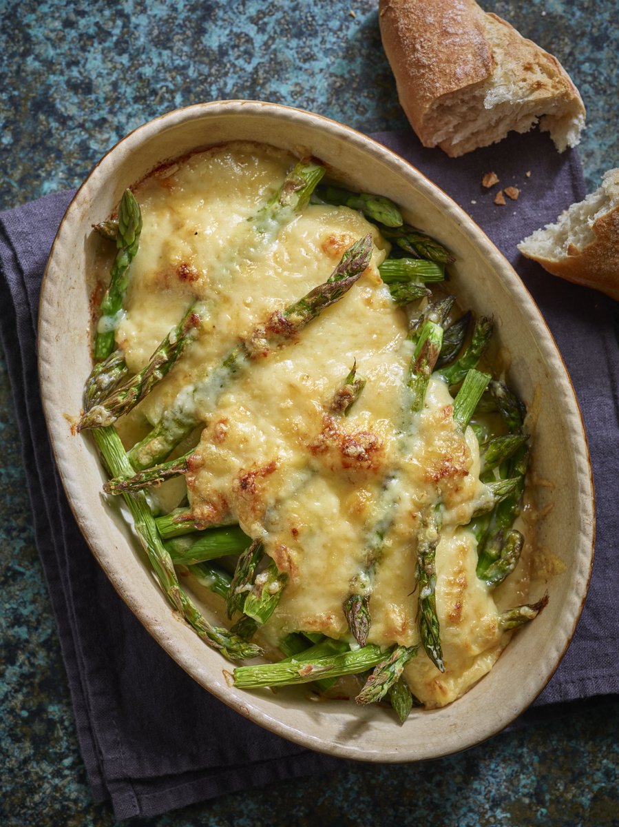 Asparagus season is back! 🙌

That means it's time to make our Baked Comté &amp; Asparagus, to be enjoyed as a starter, side, light lunch or dinner, or snack.

Get the recipe: comtecheese.co.uk/recipe-mains/b…

#BetterWithComté #AsparagusDay