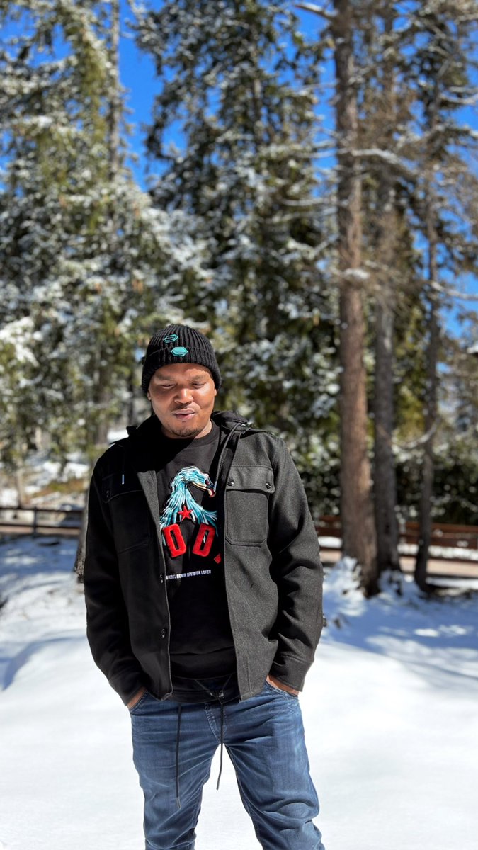stan___sa's tweet photo. #Switzerland ⛄️ ⛄️⛄️ https://t.co/dwnb37webp