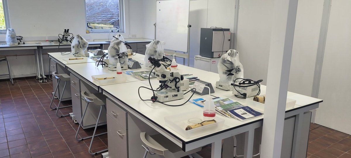 freshwaterbio's tweet photo. Teaching lab and conference room all set up for the Invertebrate Sampling and Identifcation course over the next couple of days. #ScienceTraining #BiologicalCourses #EcologicalLearning https://t.co/ihPEuWEih6