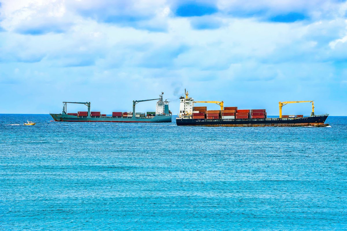 PrimeStarPhotos's tweet photo. Ships Passing In The Caribbean Sea ~ Coast of St. Maarten
 
“The best pictures differentiate themselves by nuances…a tiny relationship either a harmony or a disharmony that creates a picture.” — Ernst Haas
 
Make It A Great Day!
 
#photography #travel #landscapephotography https://t.co/QMlrNZGZqy