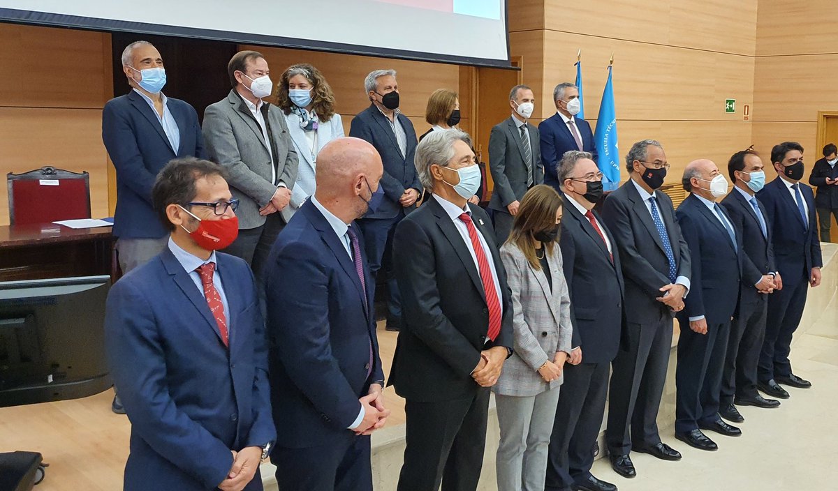 alarranz's tweet photo. Rectores de Universidades Públicas de @ComunidadMadrid y directores de @IMDEAInstitutes Convenios #REACT_UE #NextGenerationEU #Madrid, de lucha contra los efectos de futuras pandemias y los de la #COVID19 https://t.co/bVkSPBF0uS