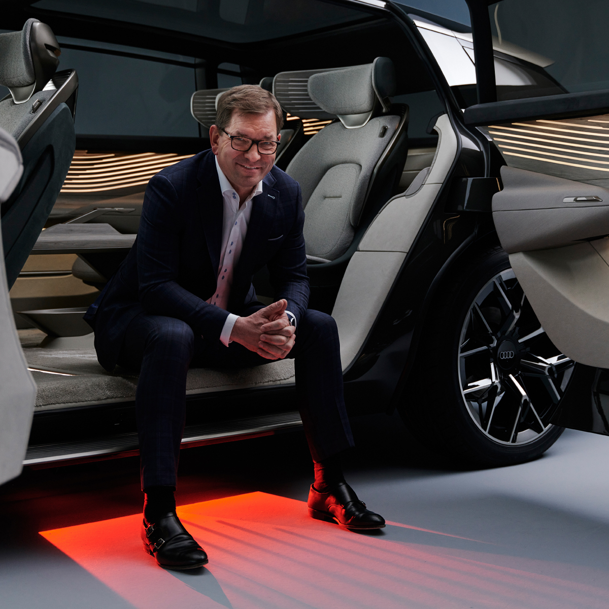 AudiOfficial's tweet photo. The future of urban travel. Designed from the inside out and from the direct input of future drivers, the Audi urbansphere concept brings you to a whole new level of sensory play. Discover more at: https://t.co/5Ab6t7Iqi8 https://t.co/Xs3n5JC0iC